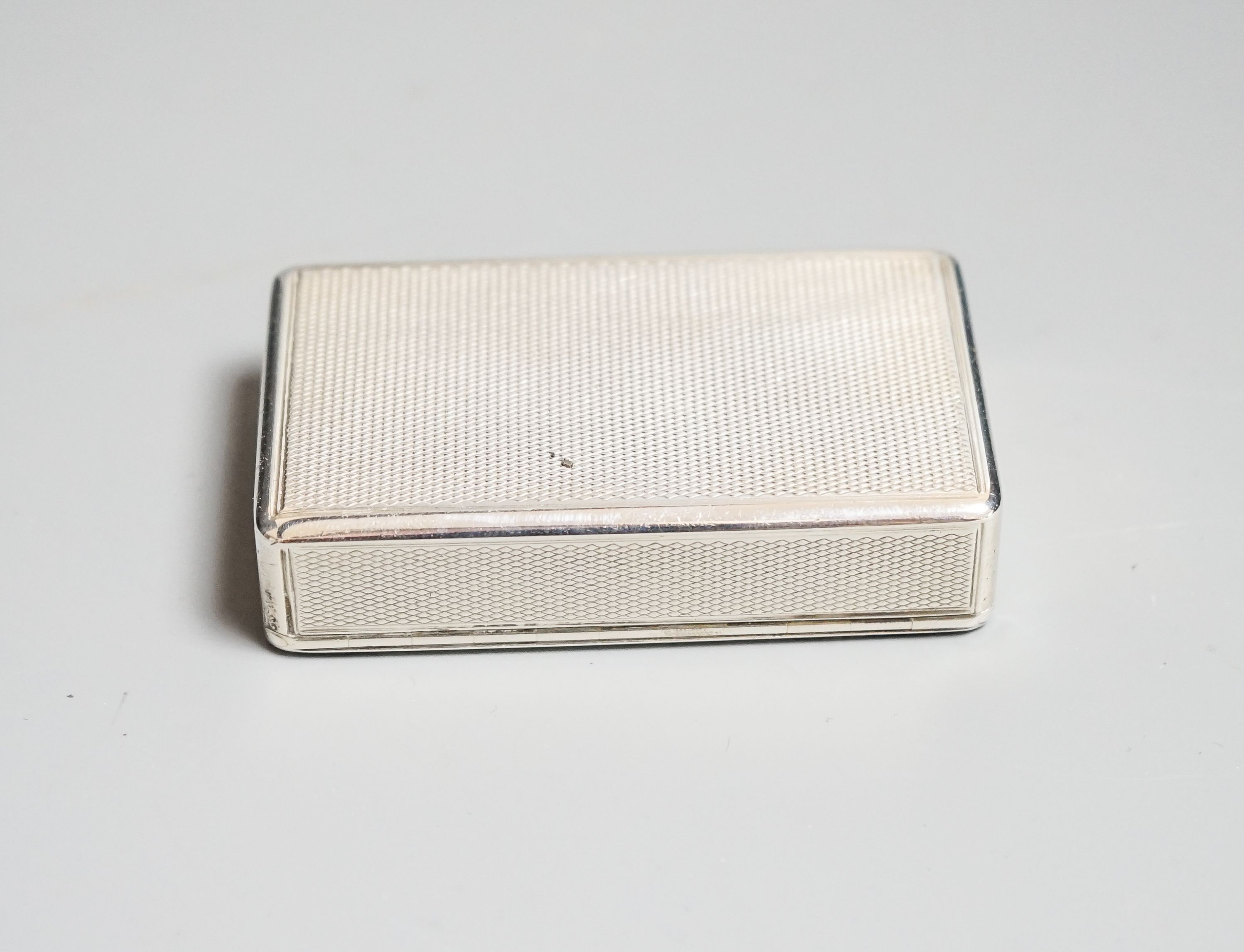 A George IV engine turned silver snuff box, Christian Reid, London, 1826, 72mm.